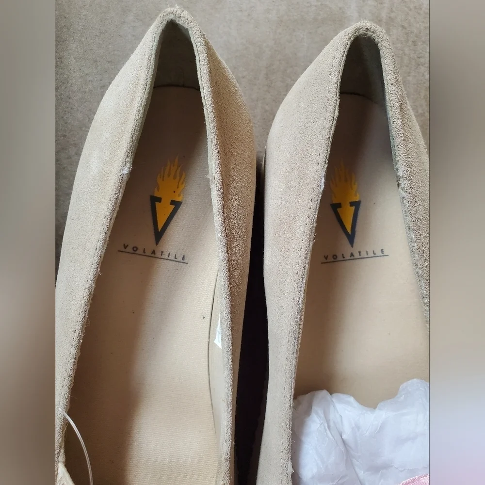 Volatile CHLOE-R Natural Color Suede Volatile Platform Flats Wedge Size 7.5
